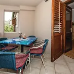 公寓 Two-bedroom In Grebaštica