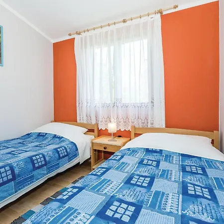 2 Bedroom Stunning In *