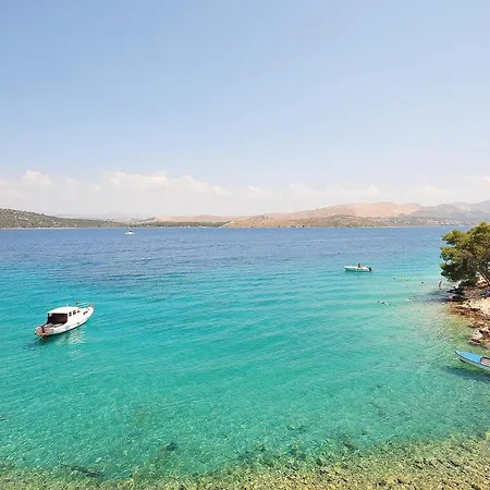 Two-bedroom In Apartment Grebastica