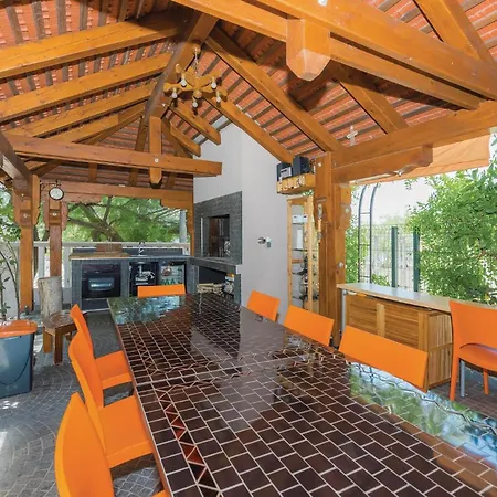 Two-bedroom In 公寓