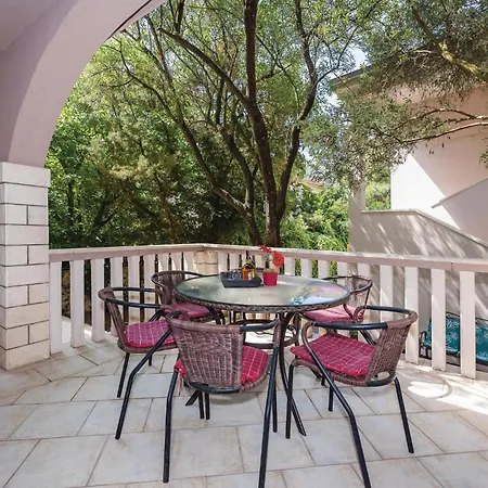 Two-bedroom In Grebaštica