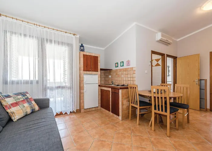 Two-bedroom In Apartment Grebastica