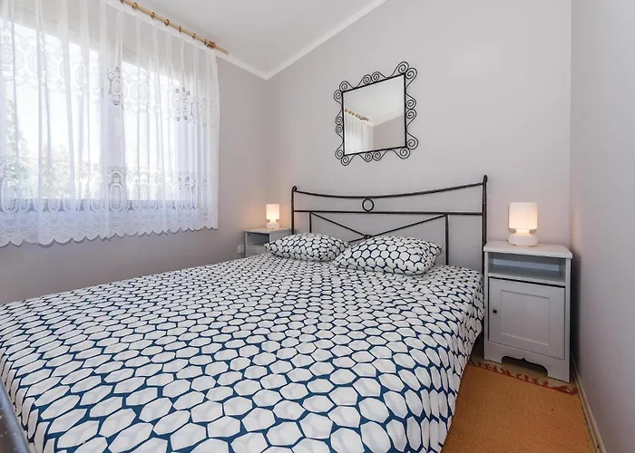 Two-bedroom In Grebastica