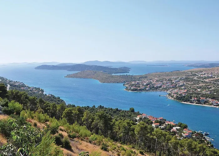 Two-bedroom In Grebastica